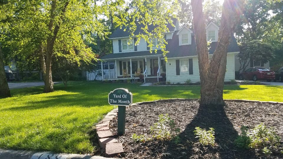 yard of the month Gahagan Plantation